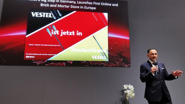 Vestel CEO Ergün Güler verkündete auf der Pressekonferenz die Ausweitung des Deutschland-Geschäfts