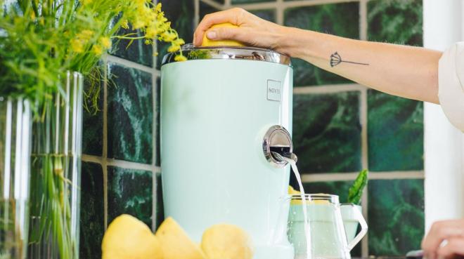 Novis Vita Juicer in neuer Farbstellung Neomint - Bild: Novissa