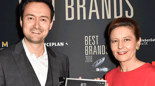 WMF Best Brands Award 2018_ Dr. Stephen Schuster (WMF Group GmbH), Béatrice Guillaume-Grabisch (Vizepräsidentin des Markenverbandes). Foto: BrauerPhotos / S.Brauer für Best Brands