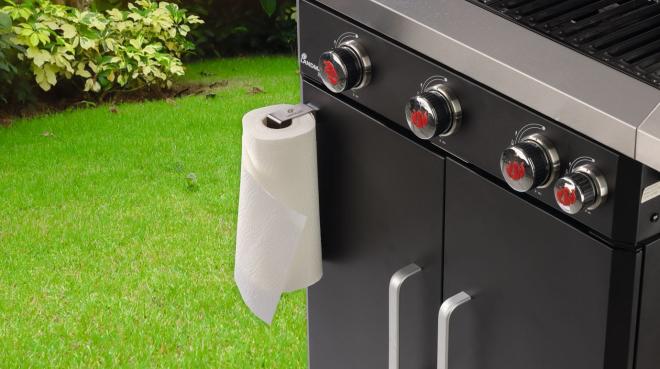 Praktische Magnetic BBQ-Series, die einfach am Edelstahl-Grill haften. Neben Küchenrolle können Getränkehalter, Flaschenöffner und eine Ablage für Grillsaucen o.ä. 