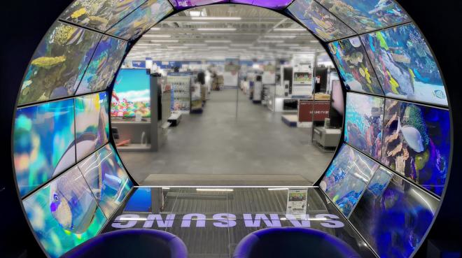 Blick aus dem OLED-Tunnel bei Euronics Berlet. Foto: Euronics Berlet